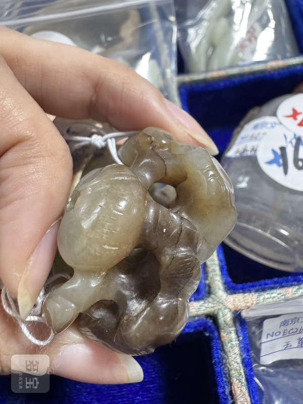 清 玉雕莲荷纹水呈 - 图9